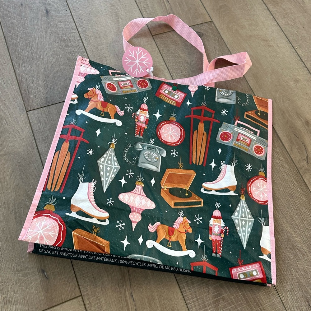 Homegoods TJMaxx Marshalls Viral Christmas Ice Skating Print Tote Bag NWT